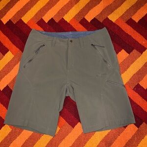 Gently Used Mens Sherpa Gear Hiking Shorts 8”. Waist Size 30 - 32